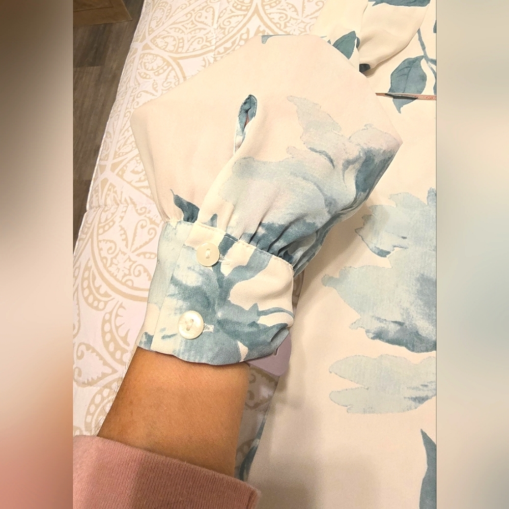 Beautiful Floral Alfani Career / Dress Blouse - Picture 8 of 9